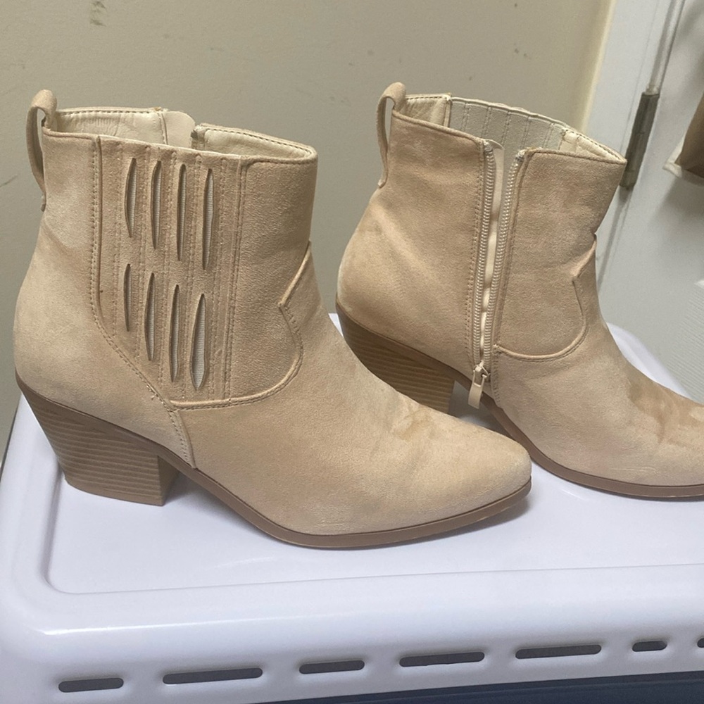 ankle booties size 8 nwot